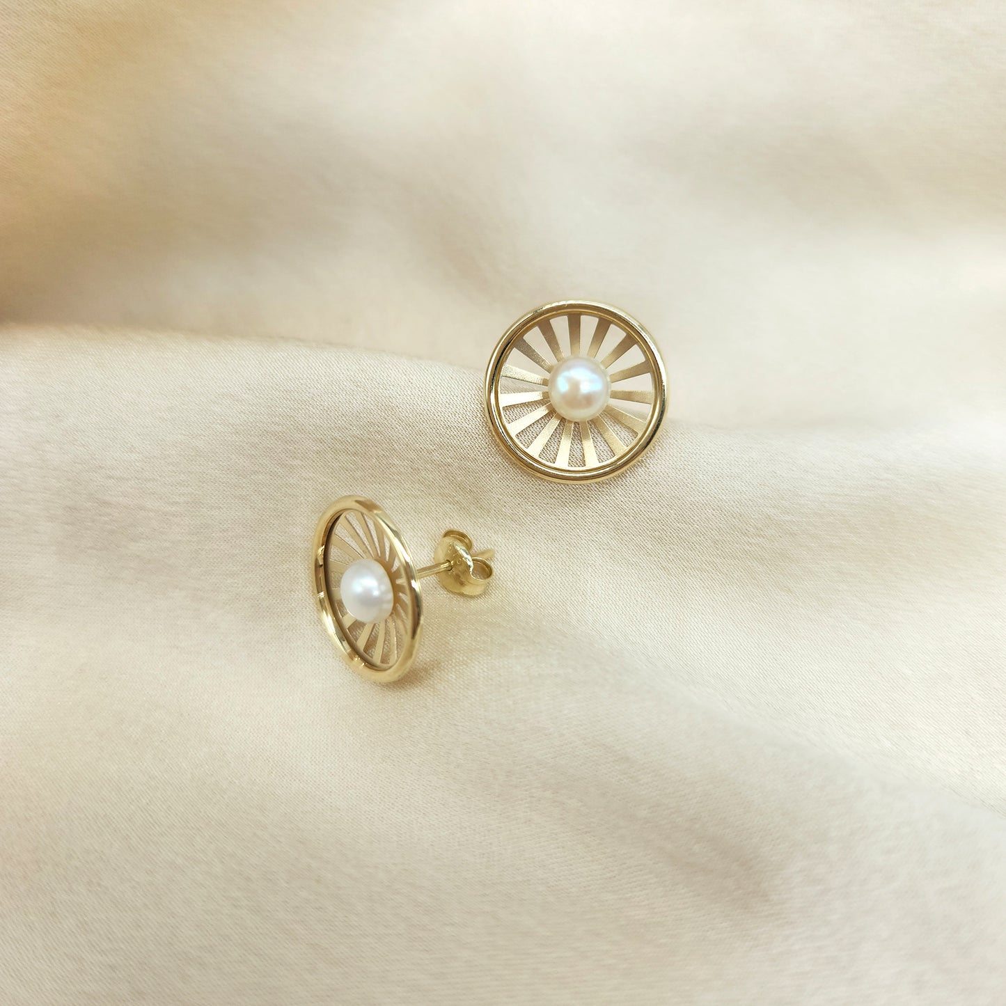 Freshwater Pearl Sunray Stud Earrings Gold