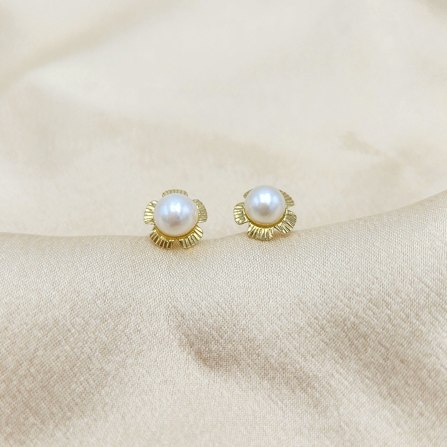Freshwater Pearl Flower Stud Earrings Gold